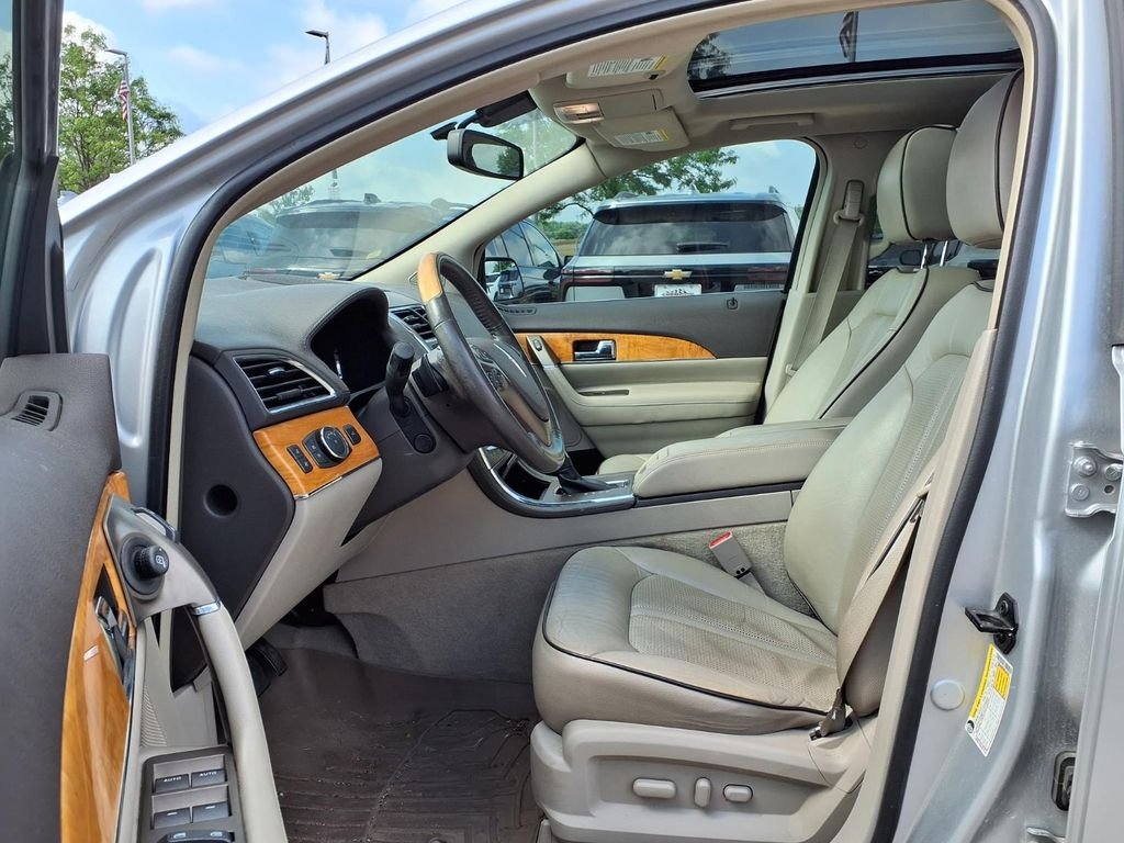 Used 2013 Silver Lincoln Base image 14