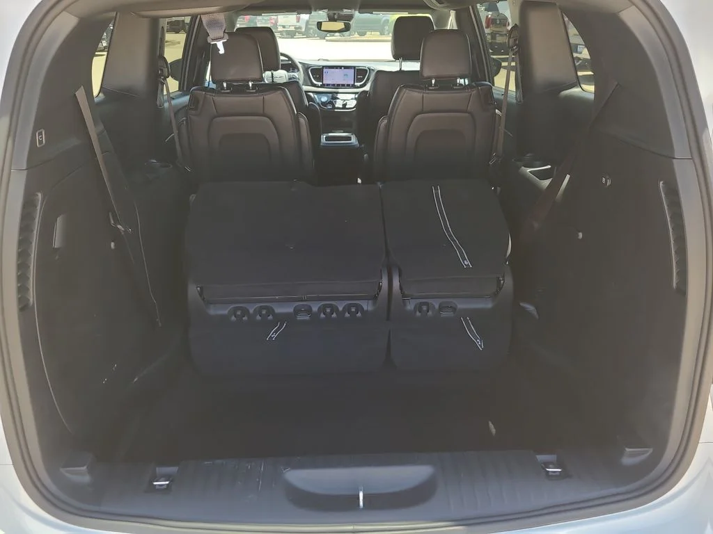 Used 2026 White Chrysler Select image 13