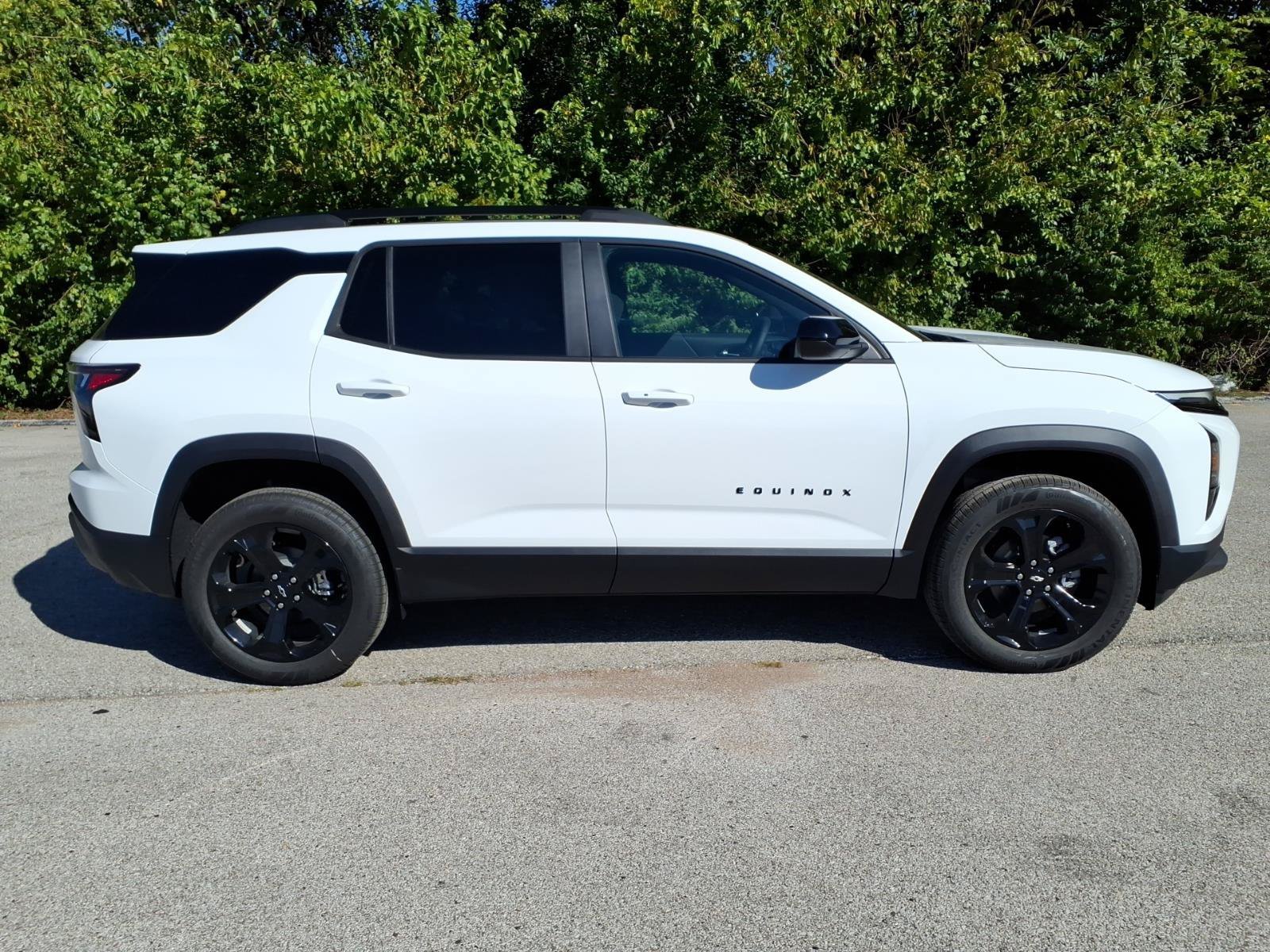 New 2027 Summit White Chevrolet LT image 16