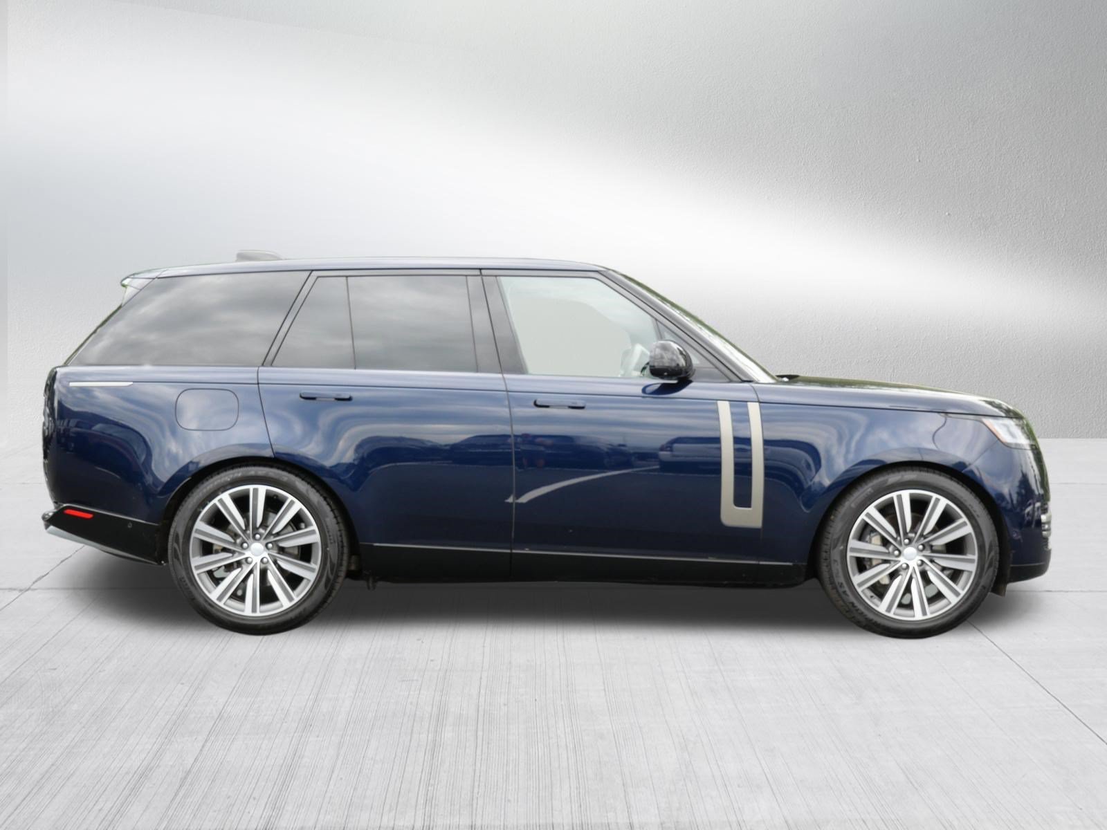 Used 2023 Portofino Blue Metallic Land Rover SE image 6