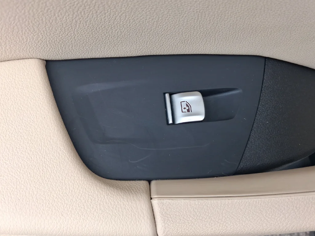 Used 2022 Dark Graphite BMW xDrive30i image 22