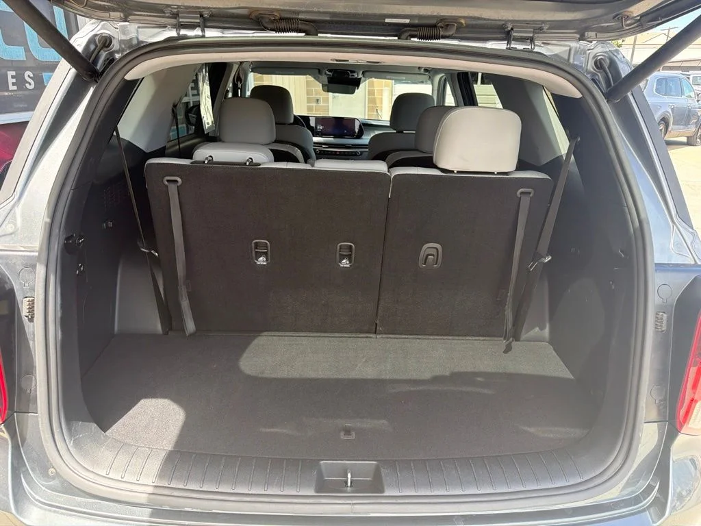 Used 2025 Gray Hyundai SEL image 23