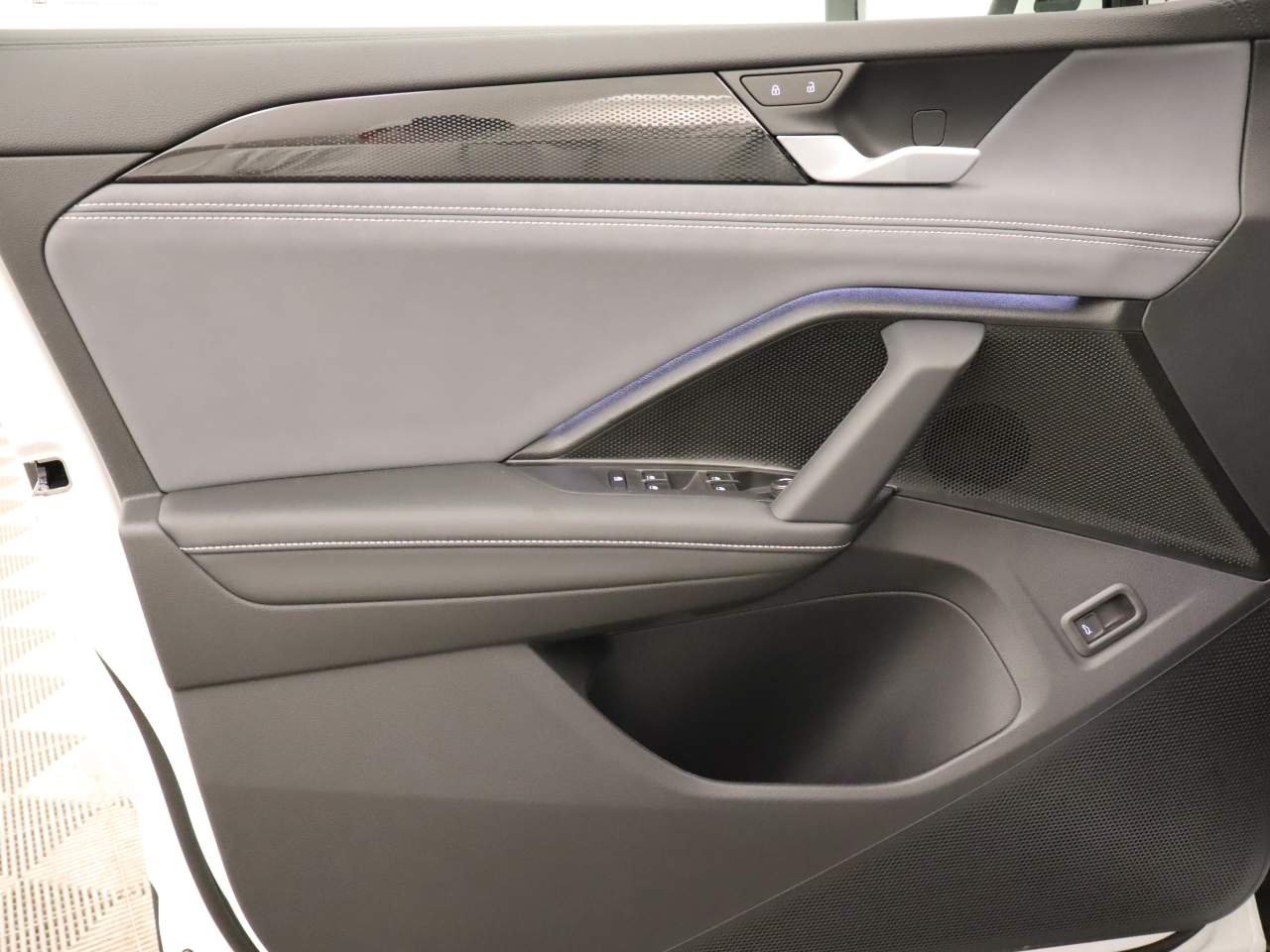 New 2026 Pure White Volkswagen SE 4Motion image 17
