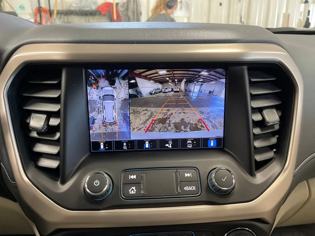 Used 2023 White GMC Denali image 25