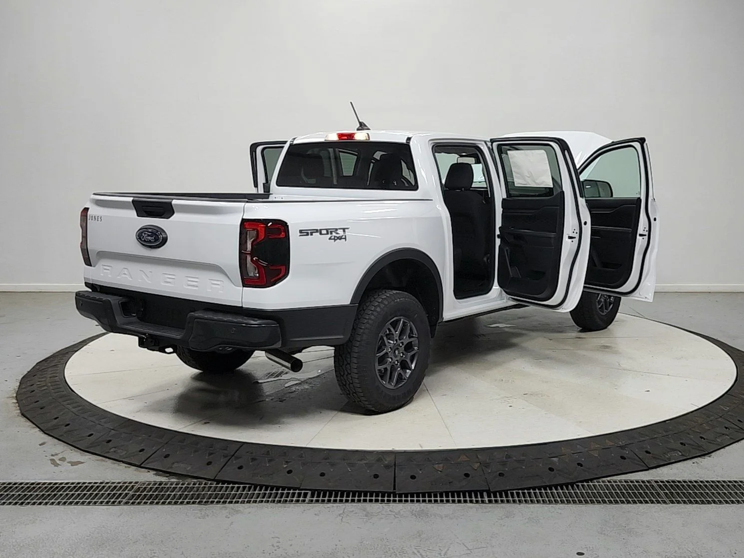 New 2026 Oxford White Ford XLT image 16
