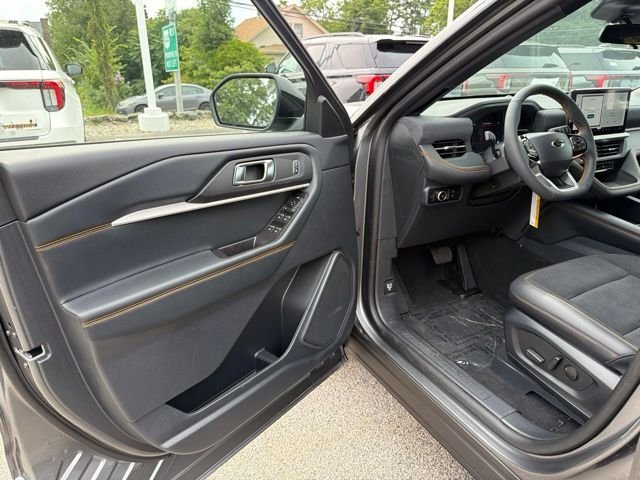New 2026 Carbonized Gray Metallic Ford Tremor® image 11