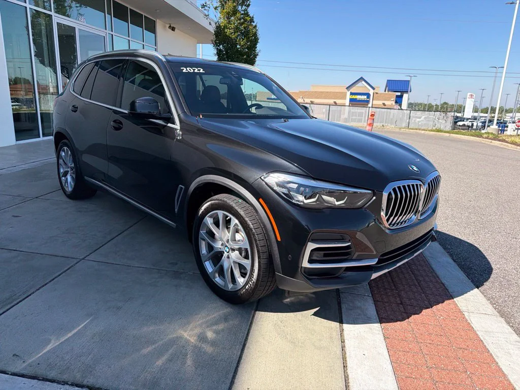 Used 2022 Black Sapphire Metallic BMW sDrive40i image 8