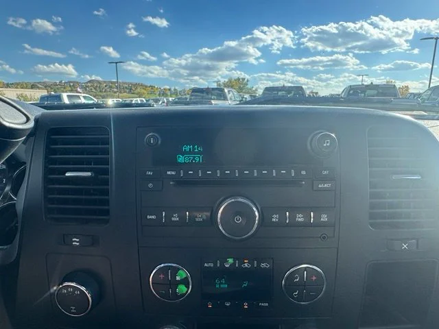 Used 2007 White Chevrolet LT image 32