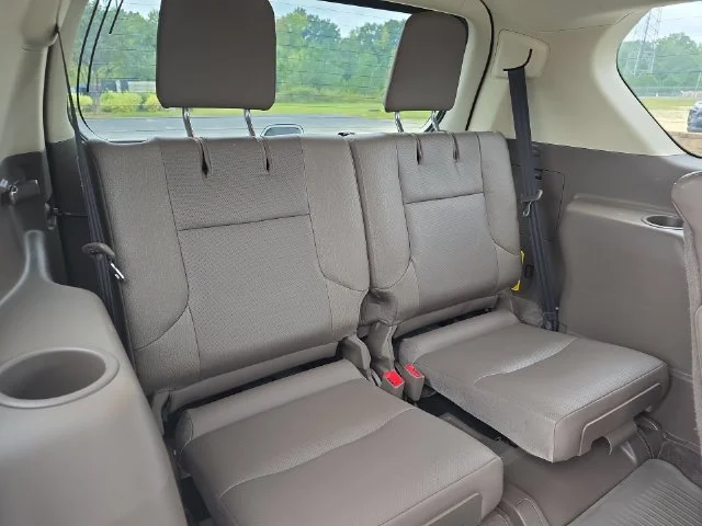 Used 2019 White Lexus 460 image 13
