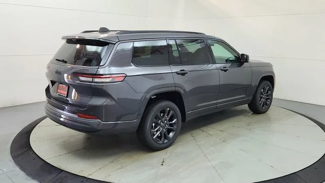 New 2026 Baltic Gray Metallic Clear-Coat Exterior Paint Jeep Limited image 10