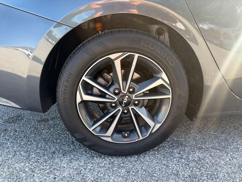 Used 2024 Gray Kia LXS image 40