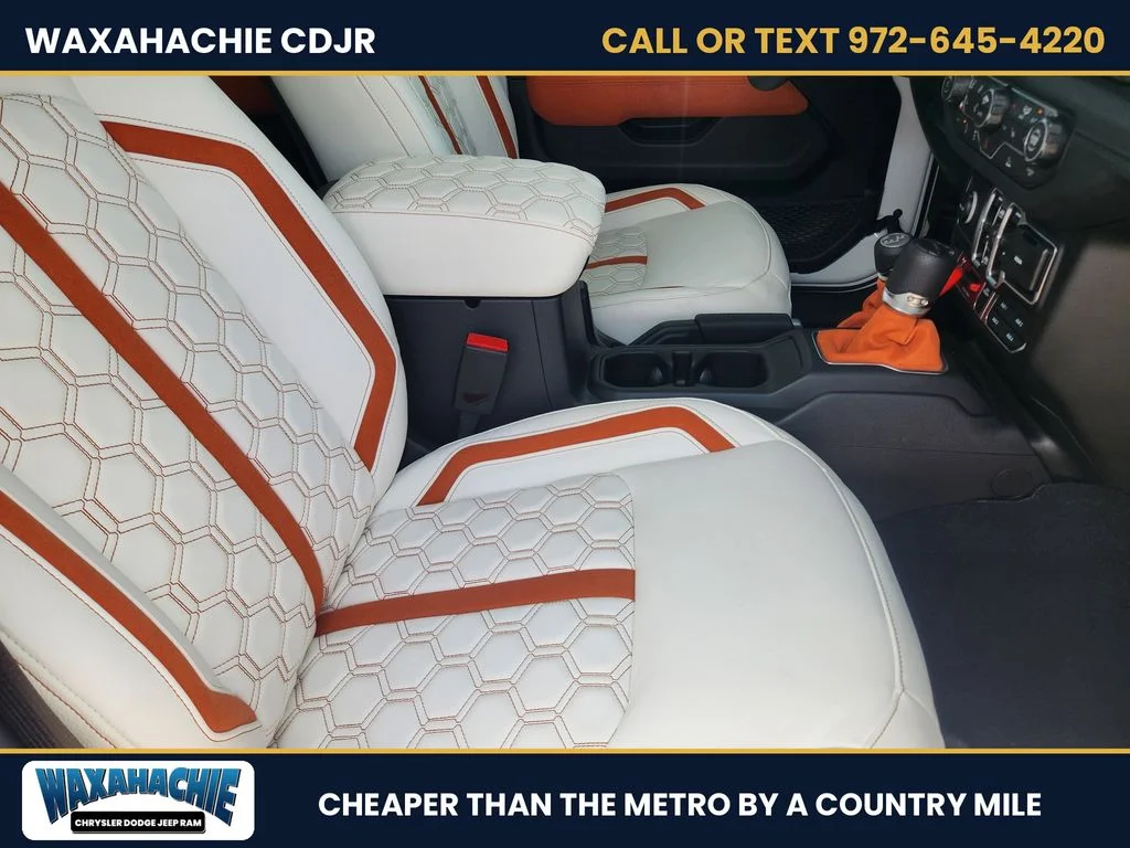 New 2026 Bright White Clear-Coat Exterior Paint Jeep Mojave image 11