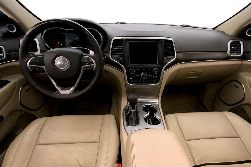Used 2018 Ivory Jeep Overland image 16