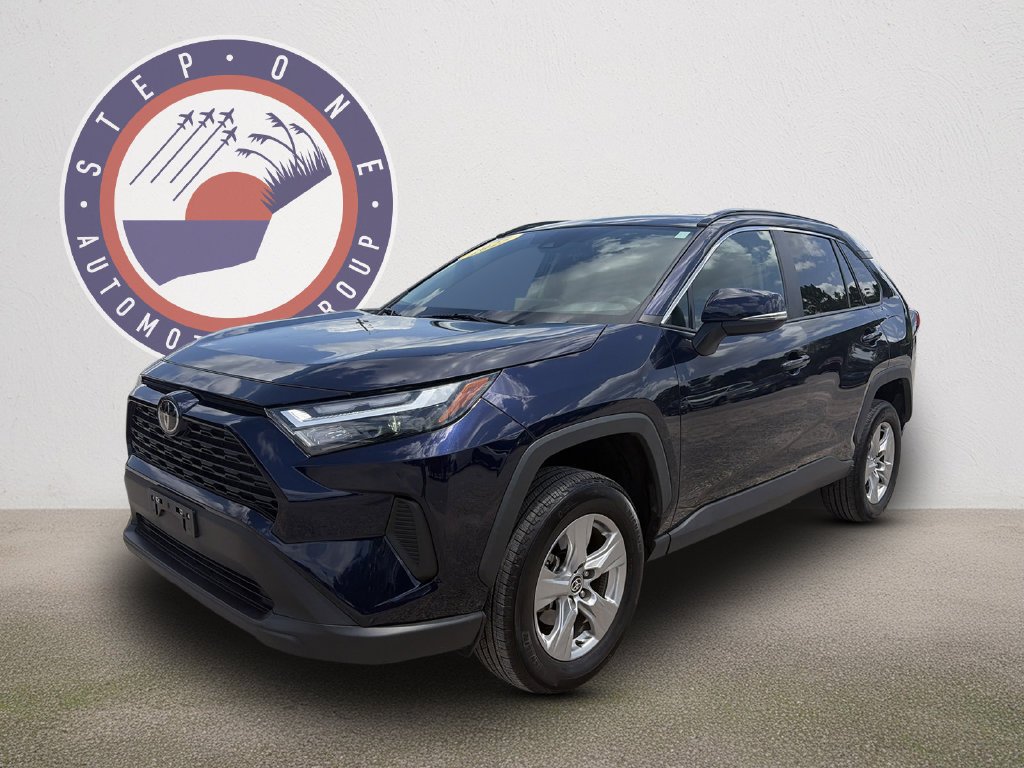 Used 2025  Toyota XLE image 2