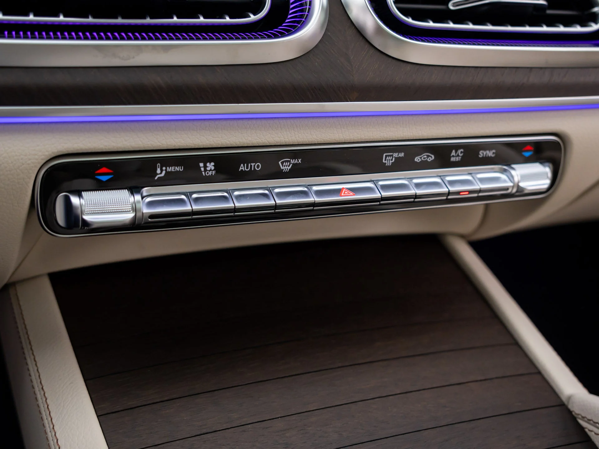 New 2027 White Mercedes-Benz GLS 450 image 25
