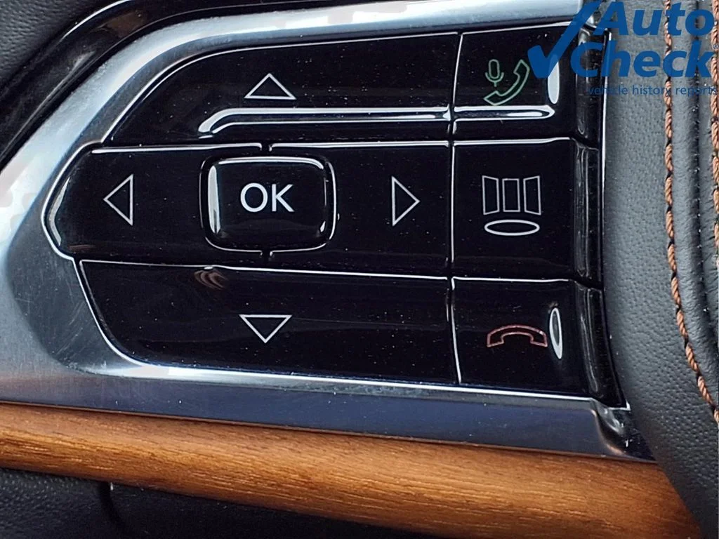 Used 2023 White/off-white Jeep Summit image 20