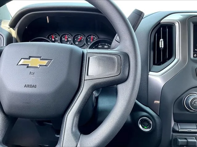New 2026 Summit White Chevrolet WT image 19
