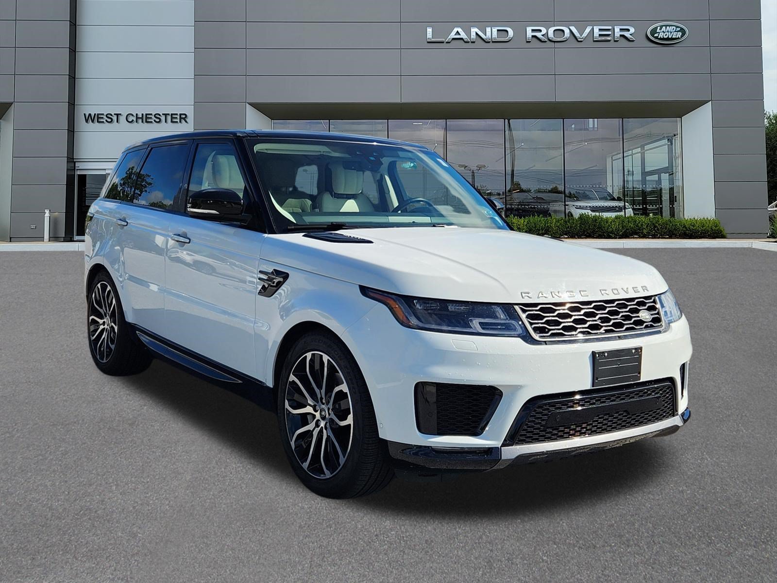 Used 2022 Fuji White Land Rover HSE Silver Edition image 2
