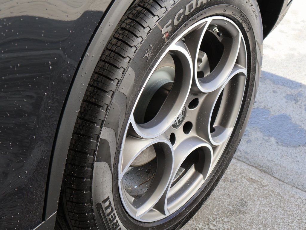 2025 Alfa Romeo Stelvio Base - Photo 40