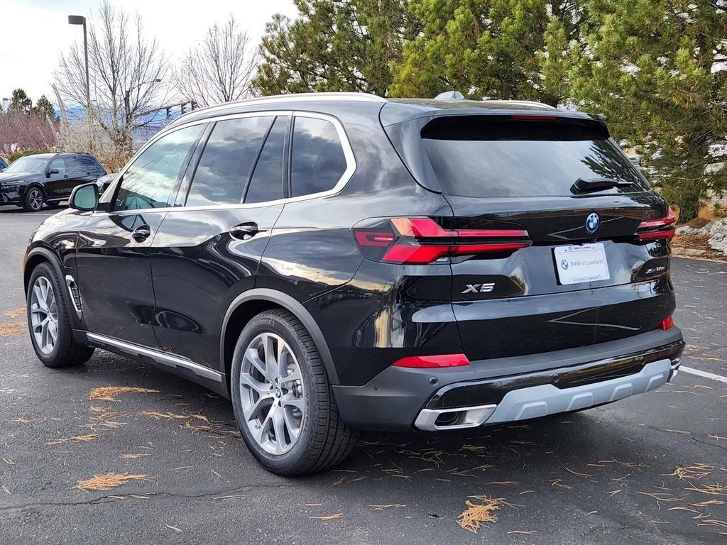 Used 2026 Black BMW xDrive50e image 3