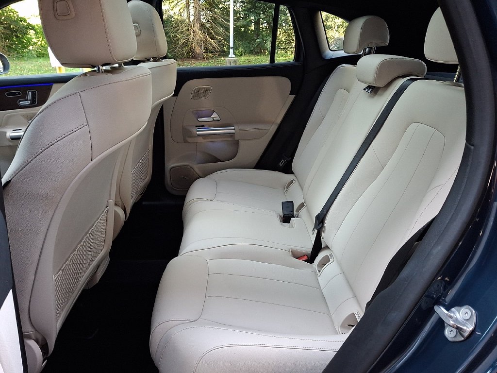 Used 2023 Blue Mercedes-Benz GLA 250 image 10