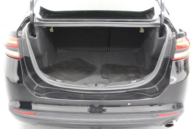 Used 2018 Shadow Black Ford SE image 8