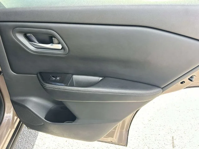 Used 2025  Nissan SV image 21
