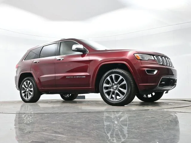 Used 2018 Velvet Red Pearlc Jeep Overland image 25