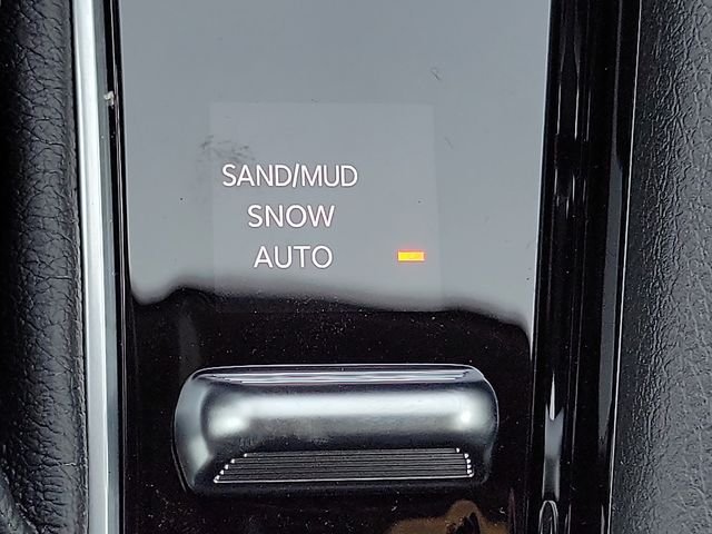 New 2026 Diamond Black Crystal Pearlcoat Jeep Latitude image 16