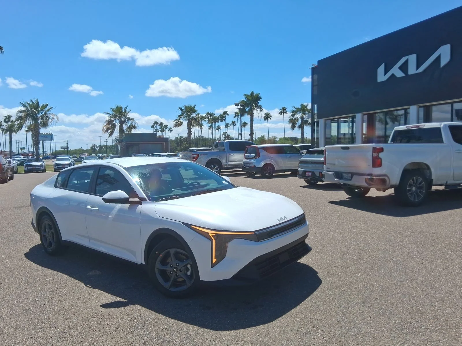 2026 Kia K4 LXS AT's photo