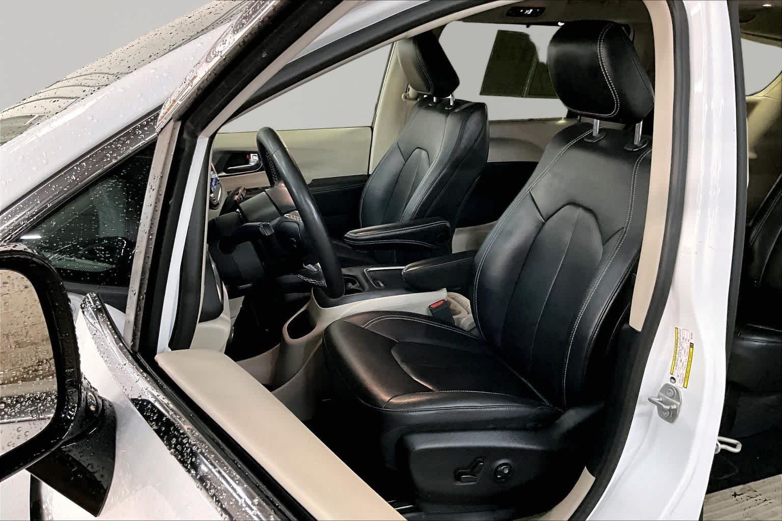 Used 2024 Bright White Clearcoat Chrysler Touring L image 8