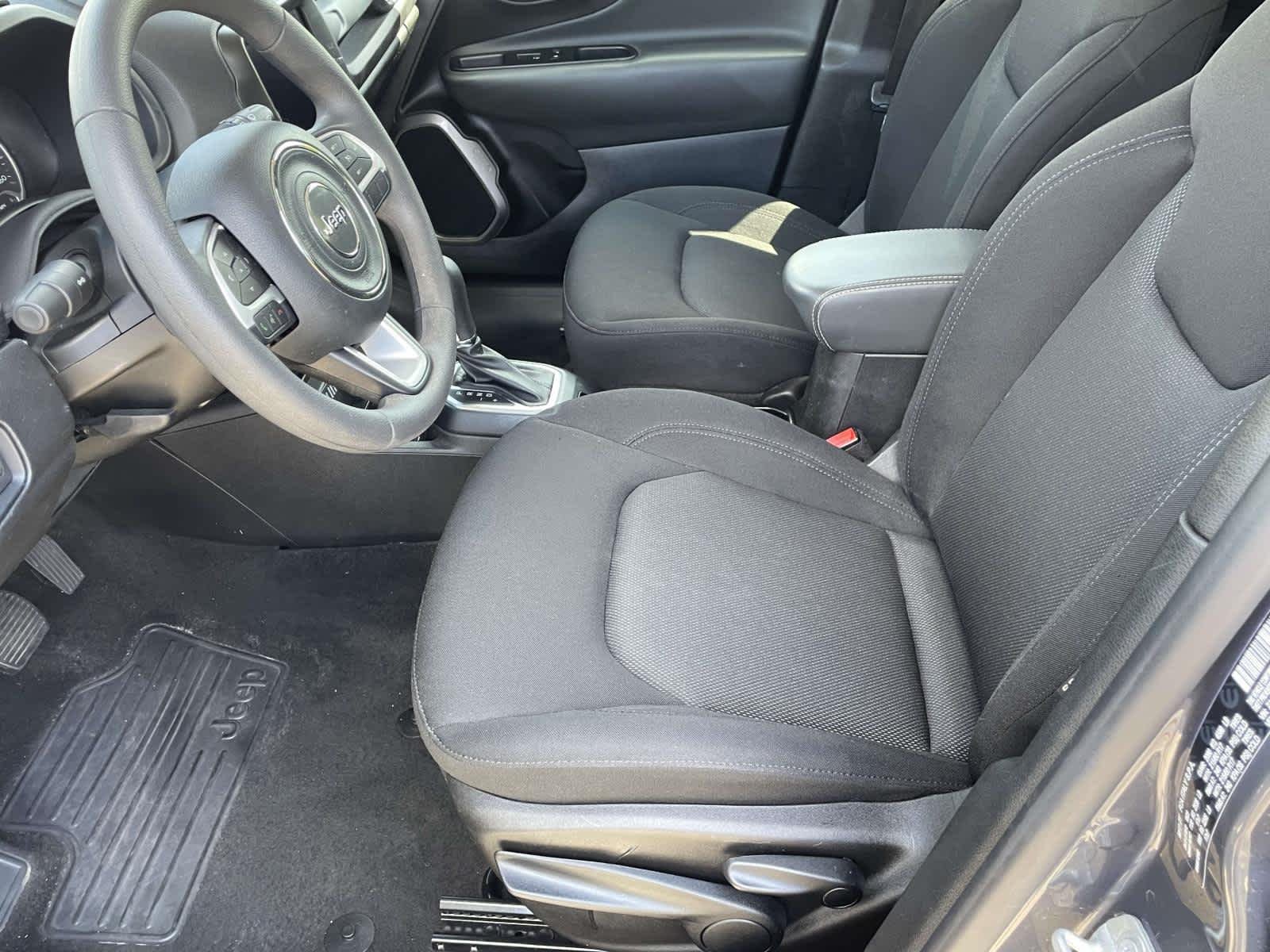 Used 2023 Gry/grey Jeep Latitude image 22