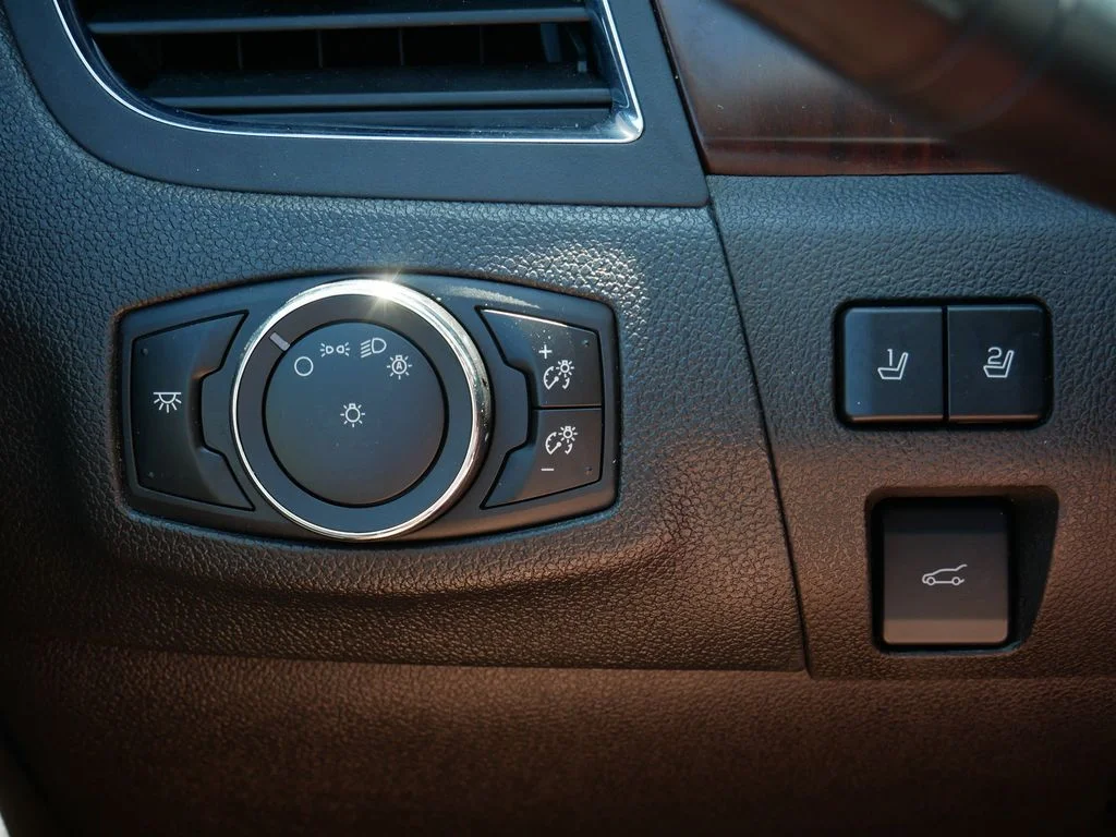 Used 2014 White Ford Limited image 17