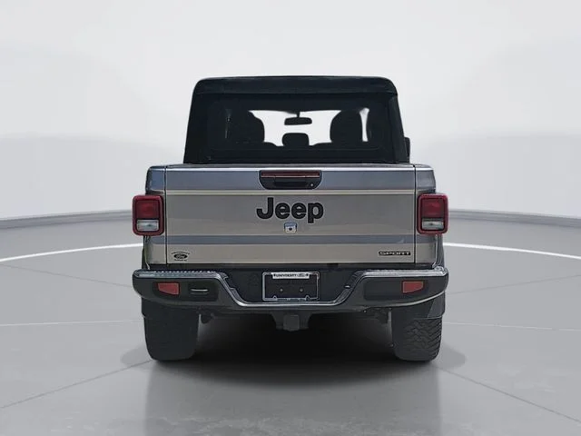 Used 2020 Silver Jeep Sport image 4