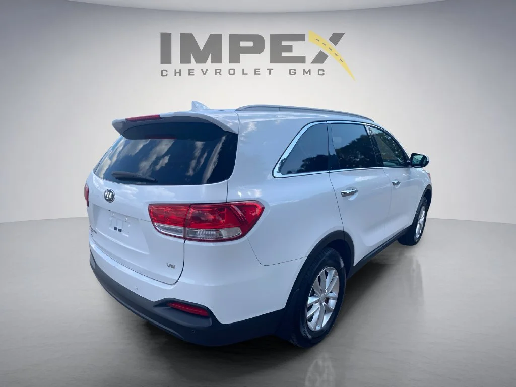 Used 2017 White Kia LX image 5
