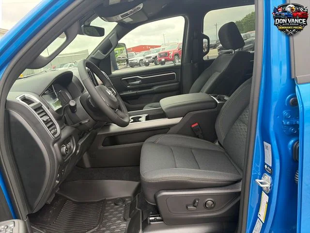 New 2026 Hydro Blue Pearl-Coat Exterior Paint RAM Big Horn/Lone Star image 9