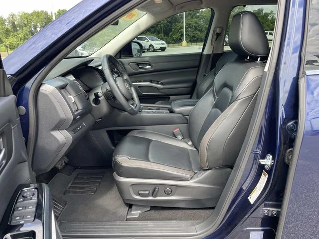 Used 2023 Blue Nissan SL image 15