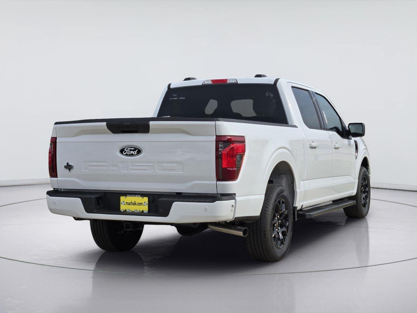 New 2026 Oxford White Ford XLT image 3