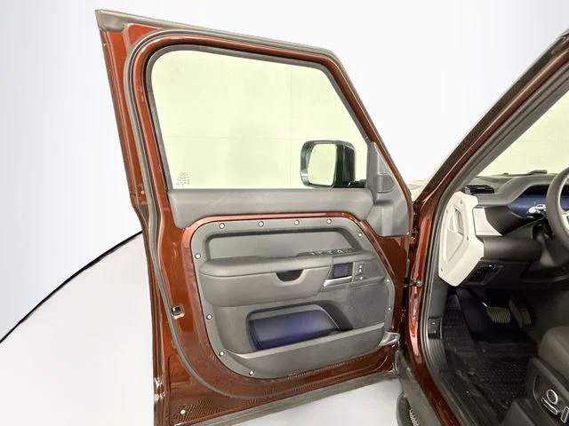 Certified Used 2025 Sedona Red Land Rover X-Dynamic SE image 12