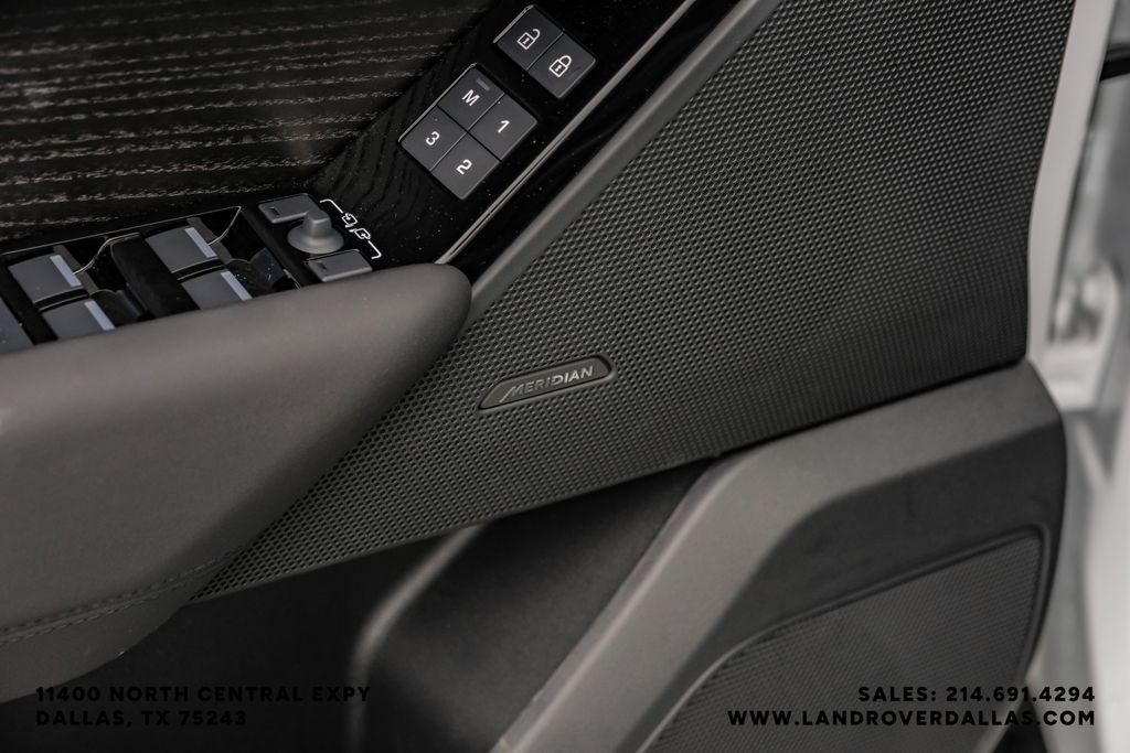 New 2026 Fuji White Land Rover Dynamic SE image 47