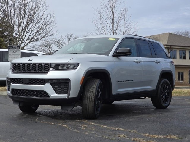 New 2026 Silver Zynith Exterior Paint Jeep Altitude image 25