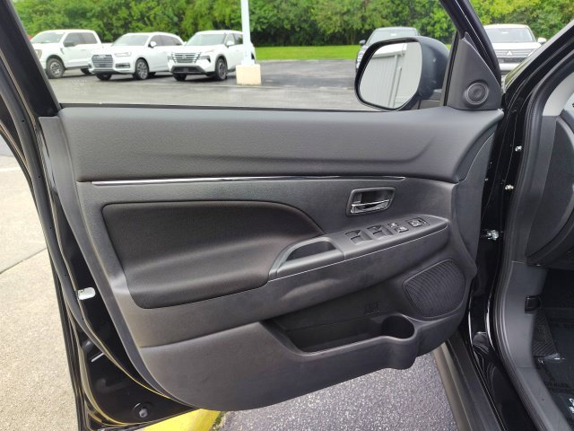 New 2027 Black Mitsubishi 2.0 S image 10