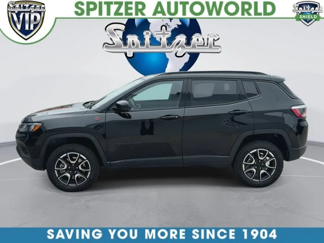 Used 2024 Black Jeep Trailhawk image 6