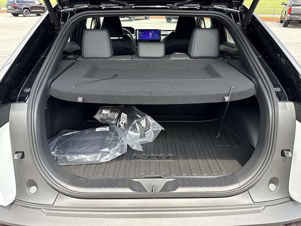 New 2026 Wind Chill Pearl w/Midnight Black Metallic Roof Toyota XSE image 24