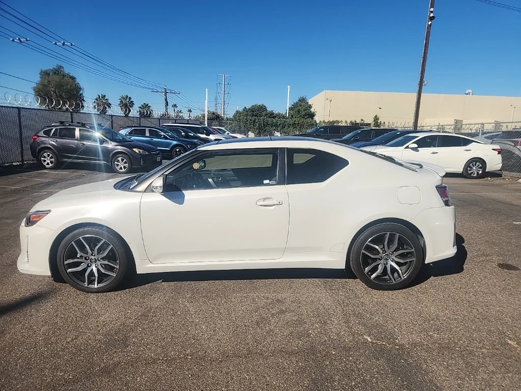 Used 2016 White Scion Base image 9