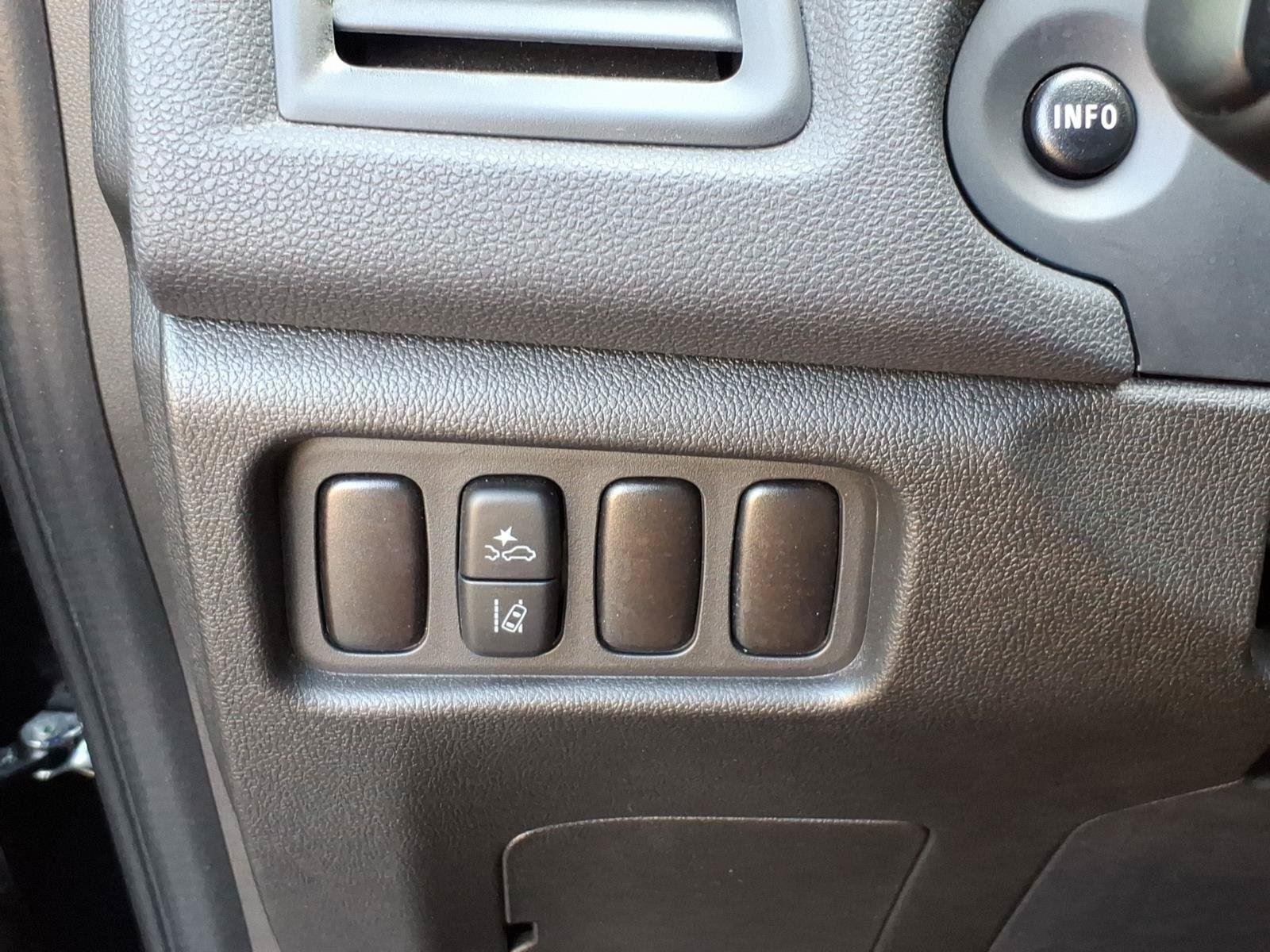 Used 2025  MITSUBISHI  image 19