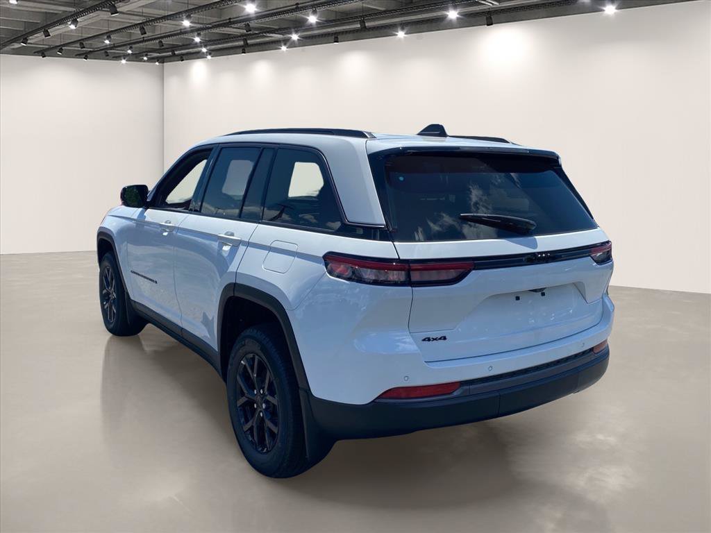New 2026 Bright White Clear-Coat Exterior Paint Jeep Altitude image 3