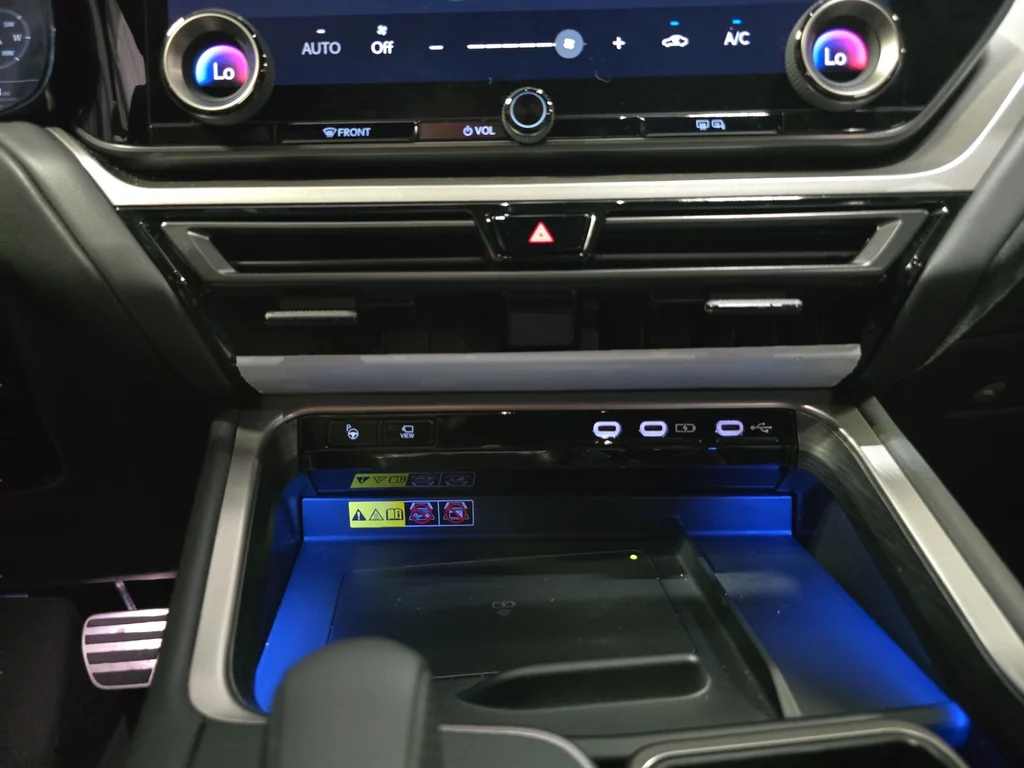 Used 2025 Beige Lexus 500h F SPORT Premium image 28