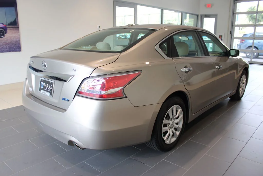 Used 2014 Saharan Stone Nissan 2.5 S image 19