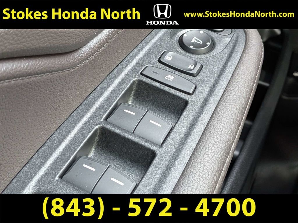 Used 2020 White Honda EX-L image 29